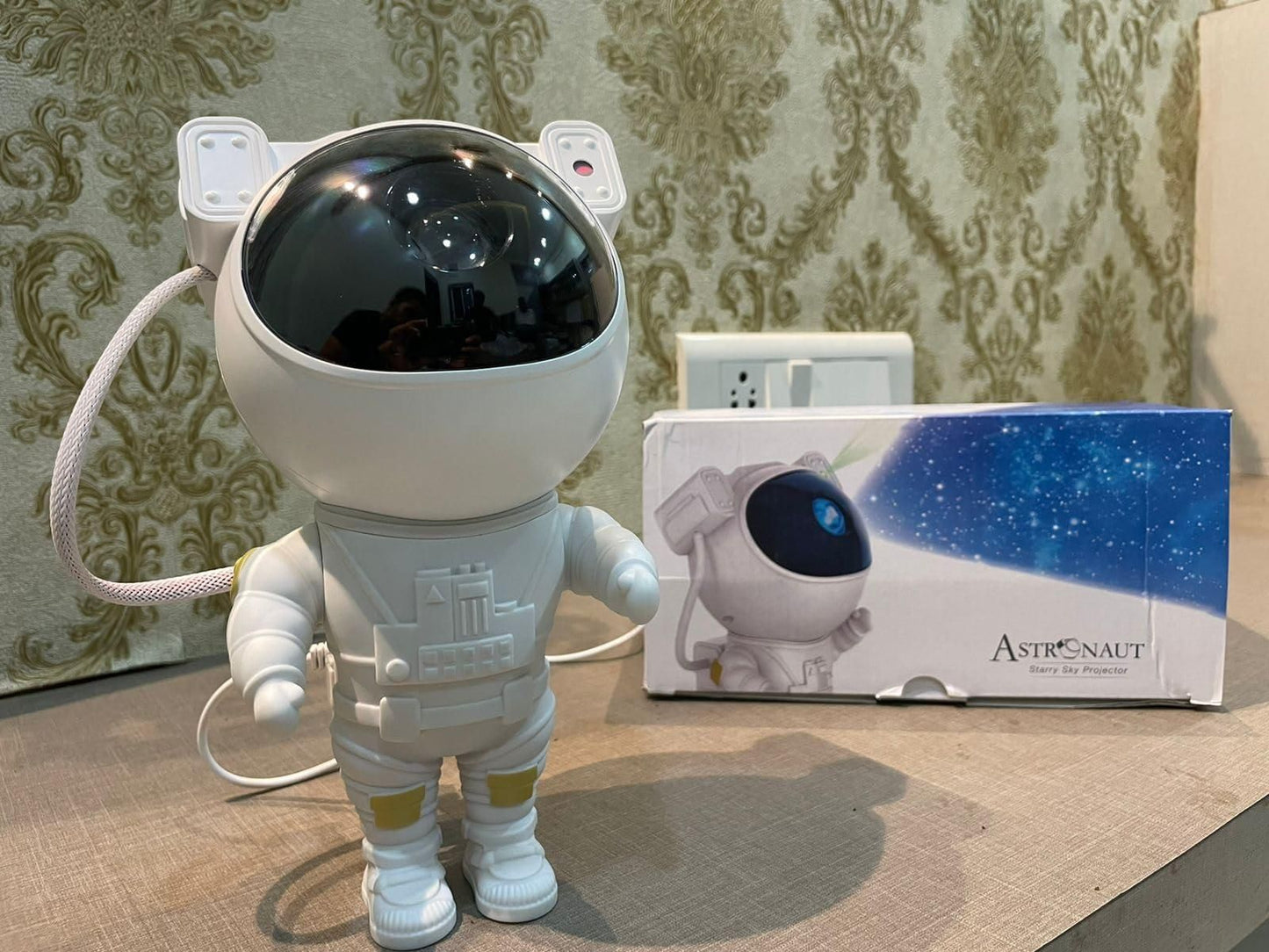 astronaut-galaxy-projector-360-magnetic-head-rotation-remote-control