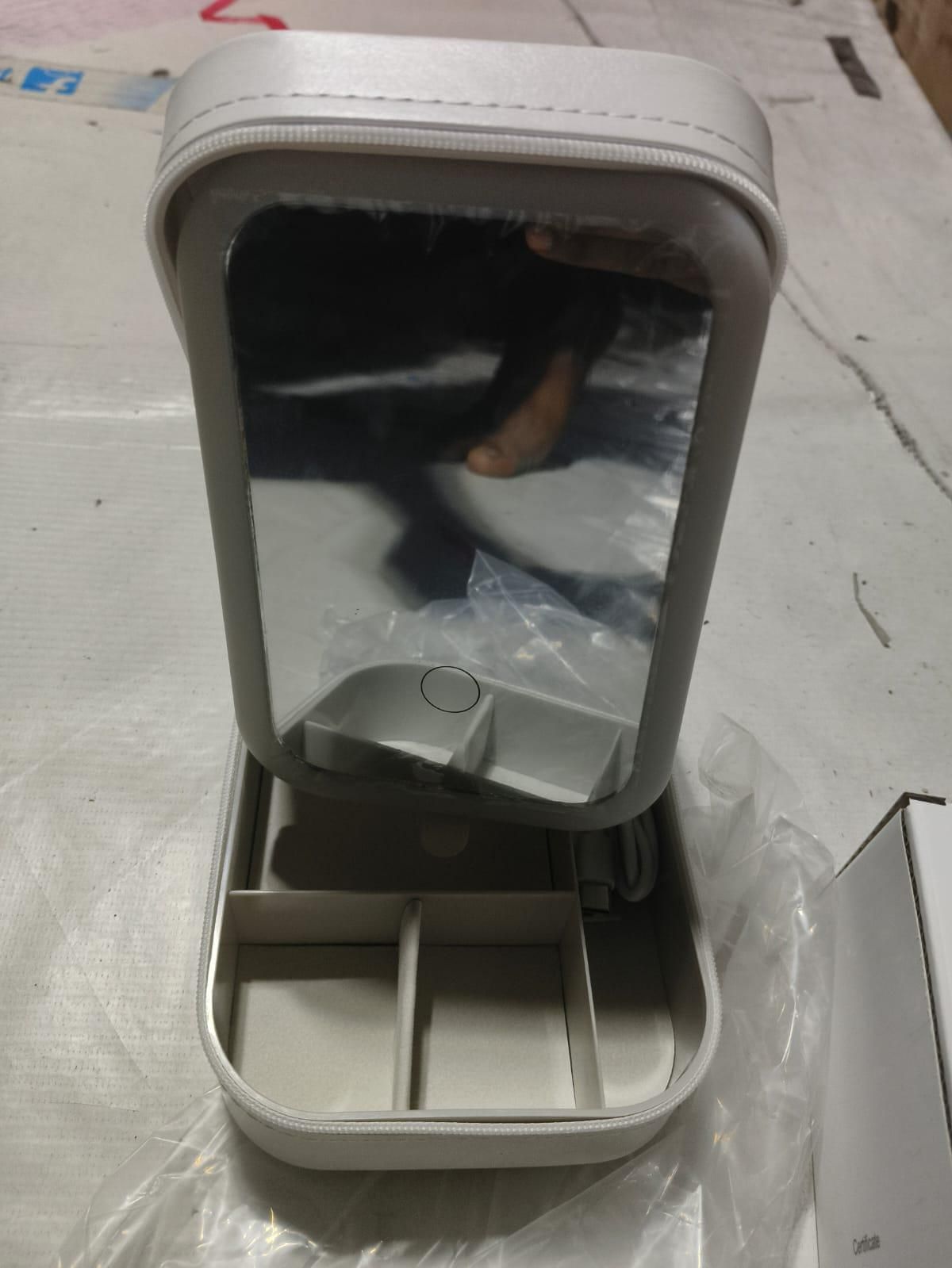white-jewelry-box-with-led-mirror